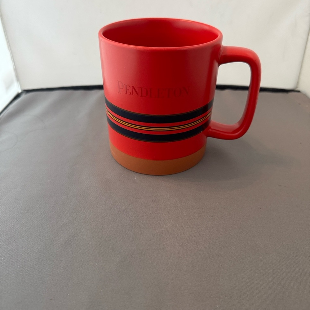 Pendleton Red Mug with Terracotta‎ Base